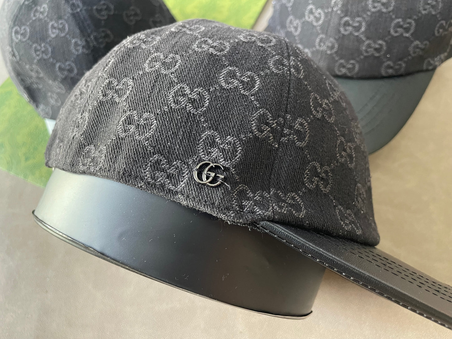 GG branded-print six-panel cotton black unisex hat (delivery 7-15 days)